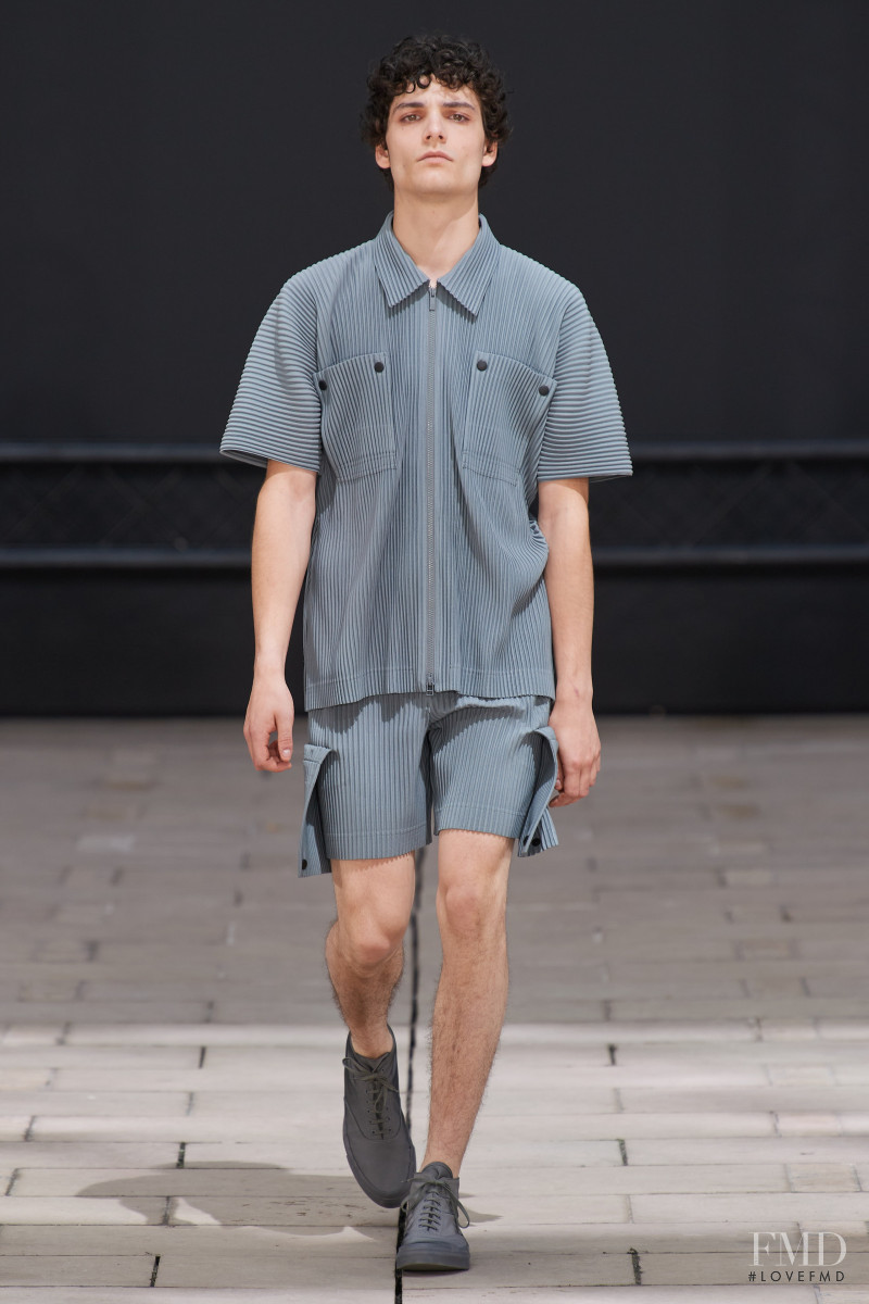 Homme Plissé Issey Miyake fashion show for Spring/Summer 2023