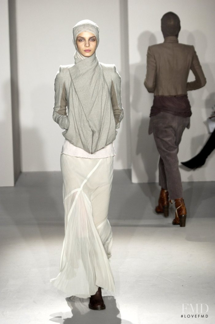 Rick Owens Sparrows fashion show for Autumn/Winter 2002