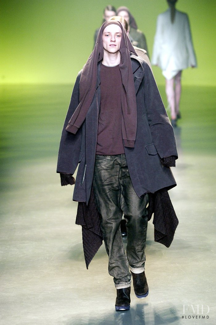 Rick Owens Queen fashion show for Autumn/Winter 2004