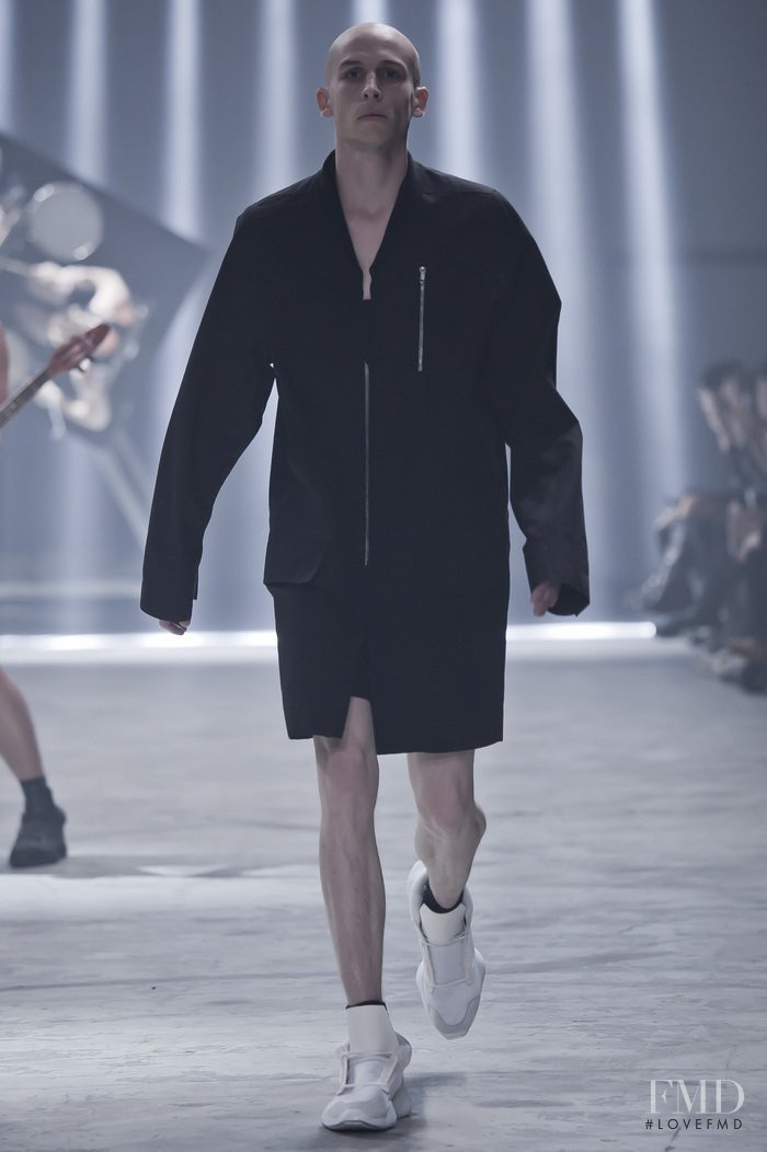 Rick Owens Vicious fashion show for Spring/Summer 2014