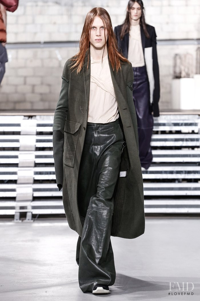Rick Owens Glitter fashion show for Autumn/Winter 2017