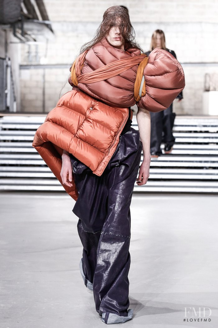 Rick Owens Glitter fashion show for Autumn/Winter 2017