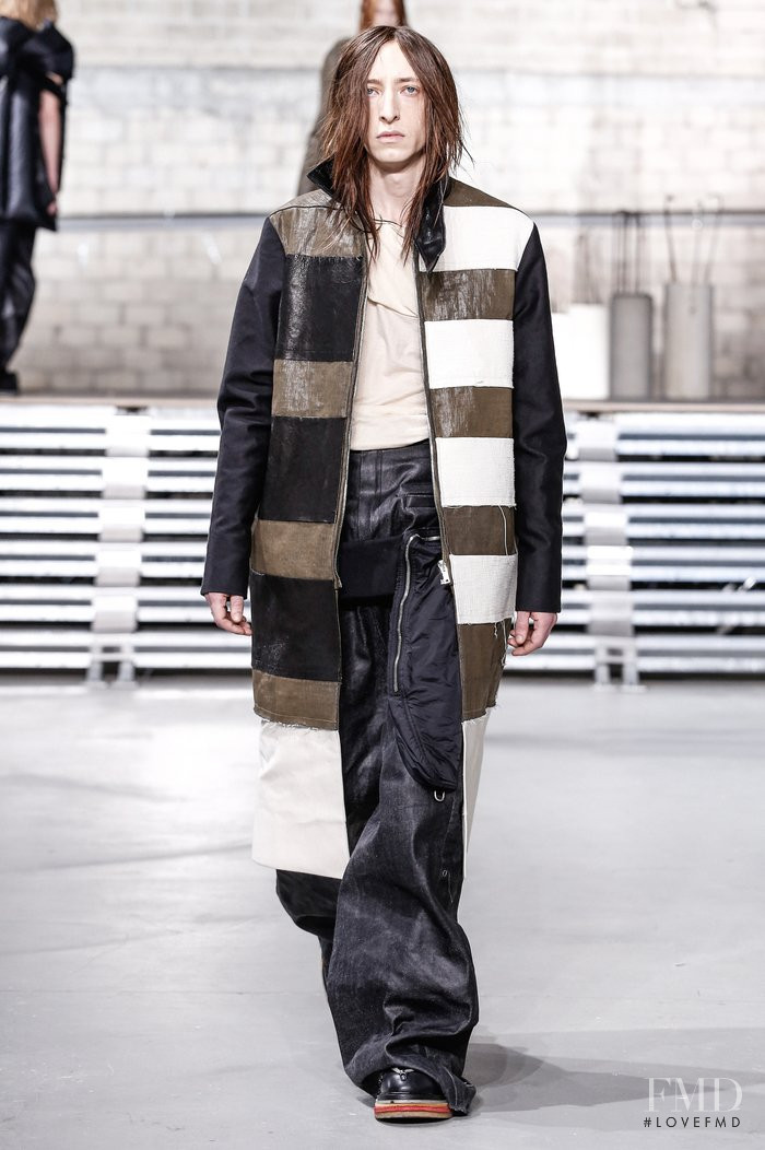 Rick Owens Glitter fashion show for Autumn/Winter 2017