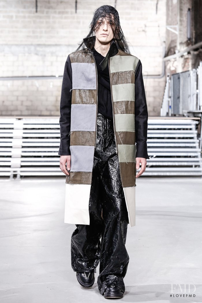 Rick Owens Glitter fashion show for Autumn/Winter 2017