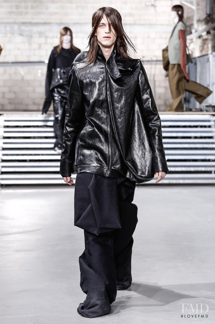 Rick Owens Glitter fashion show for Autumn/Winter 2017