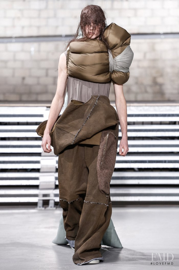 Rick Owens Glitter fashion show for Autumn/Winter 2017
