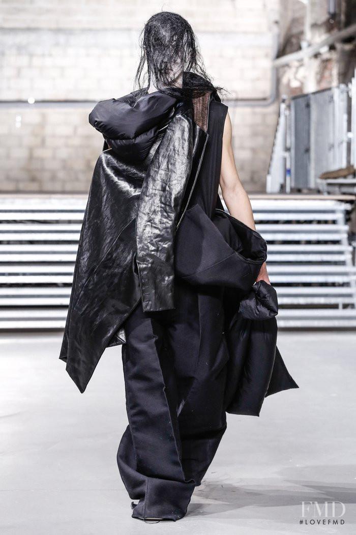 Rick Owens Glitter fashion show for Autumn/Winter 2017
