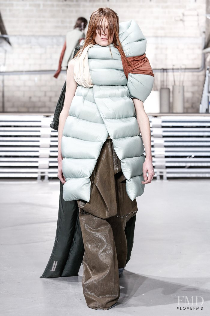 Rick Owens Glitter fashion show for Autumn/Winter 2017