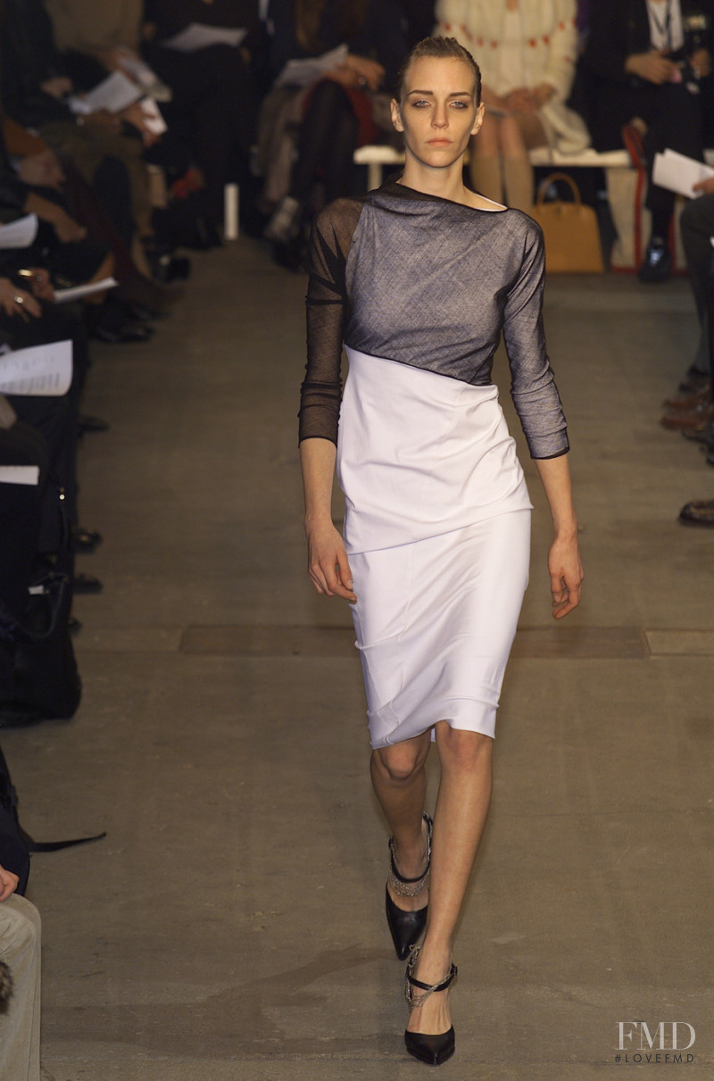 Narciso Rodriguez fashion show for Autumn/Winter 2001