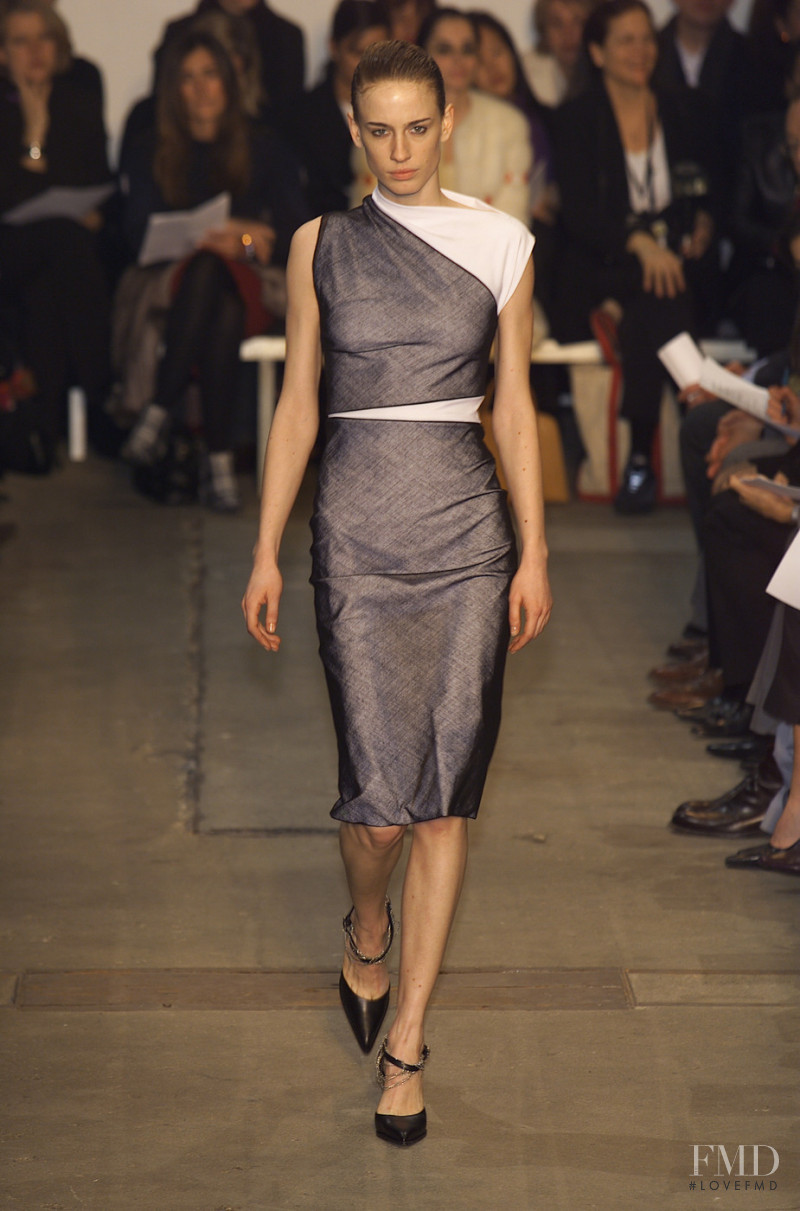 Narciso Rodriguez fashion show for Autumn/Winter 2001
