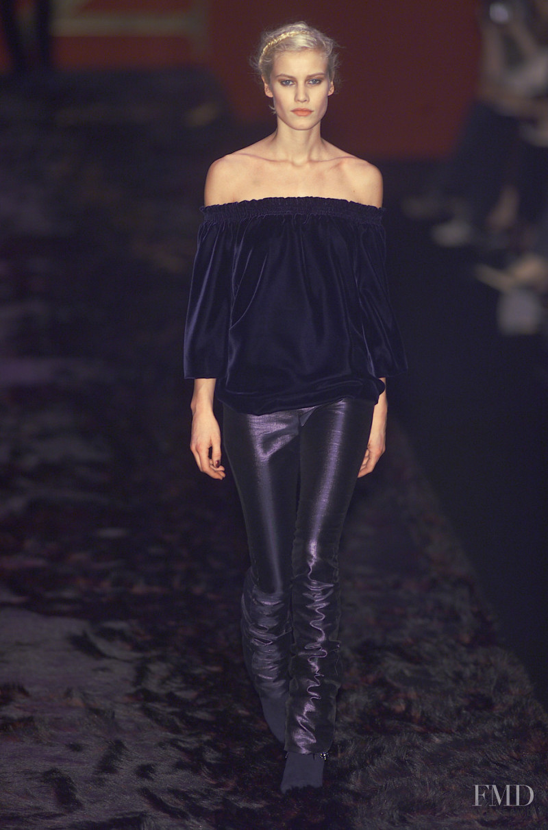 Nina Ricci fashion show for Autumn/Winter 2001