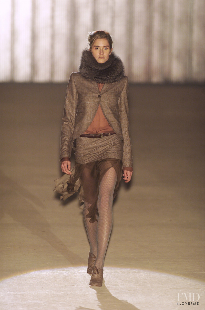 Romeo Gigli fashion show for Autumn/Winter 2001