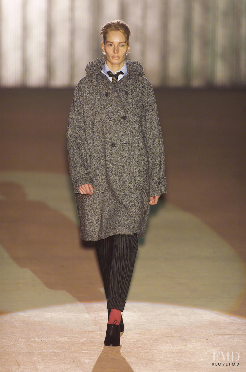 Romeo Gigli fashion show for Autumn/Winter 2001