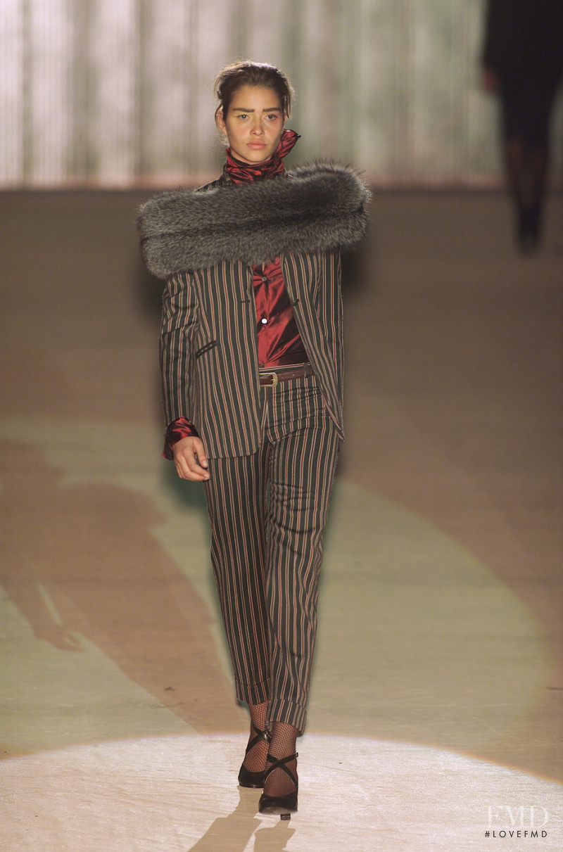 Romeo Gigli fashion show for Autumn/Winter 2001