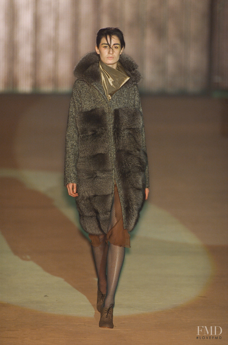 Romeo Gigli fashion show for Autumn/Winter 2001