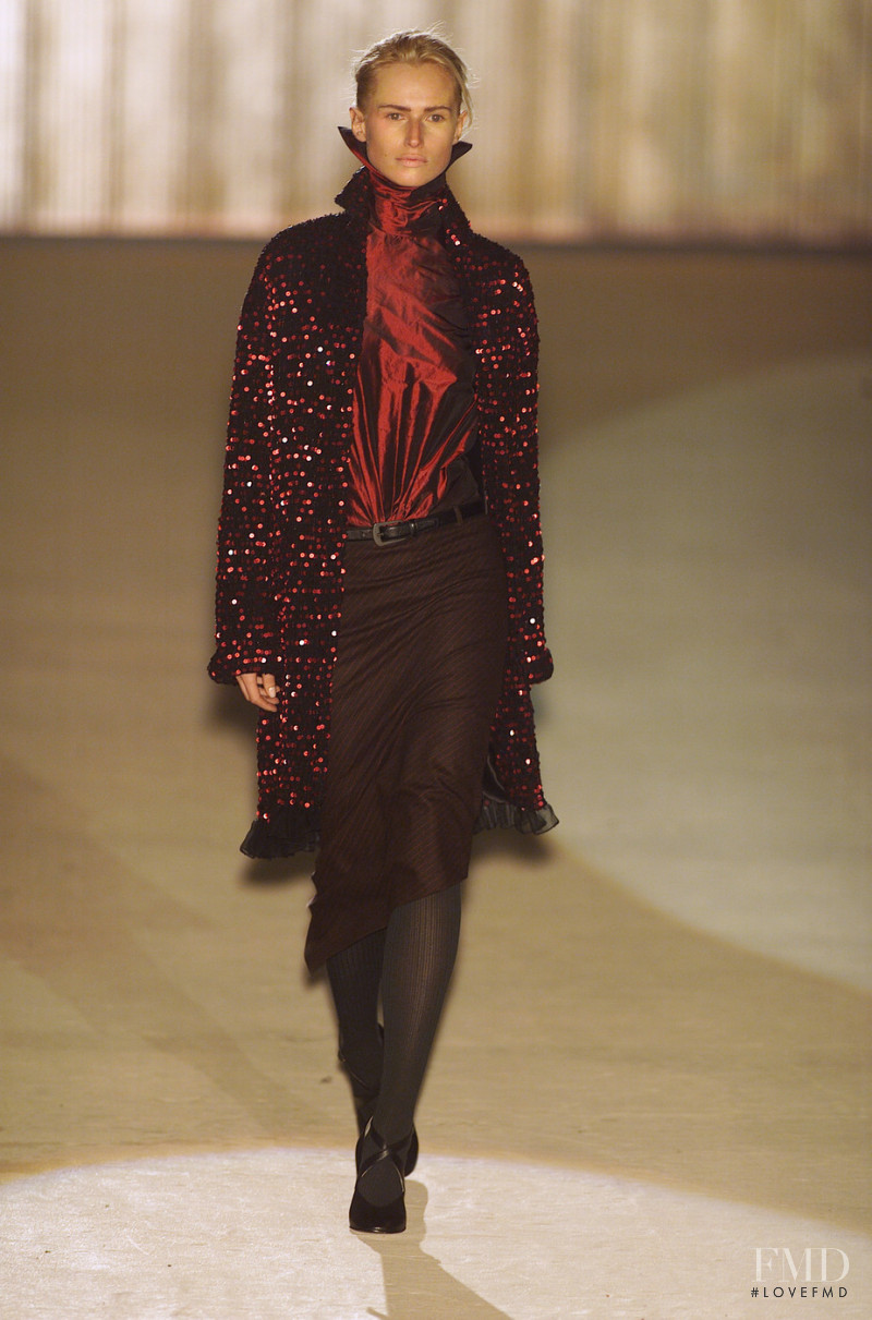 Romeo Gigli fashion show for Autumn/Winter 2001