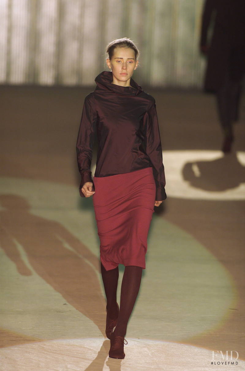 Romeo Gigli fashion show for Autumn/Winter 2001