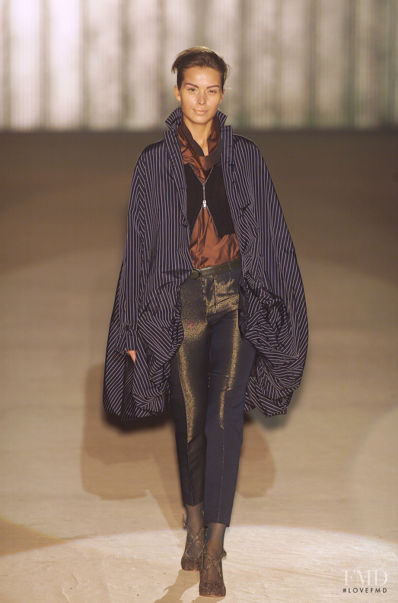 Romeo Gigli fashion show for Autumn/Winter 2001