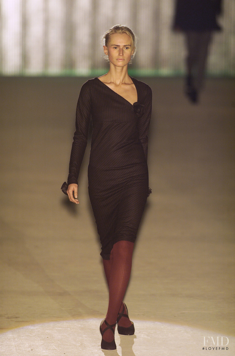 Romeo Gigli fashion show for Autumn/Winter 2001