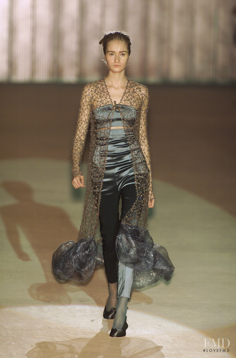 Romeo Gigli fashion show for Autumn/Winter 2001