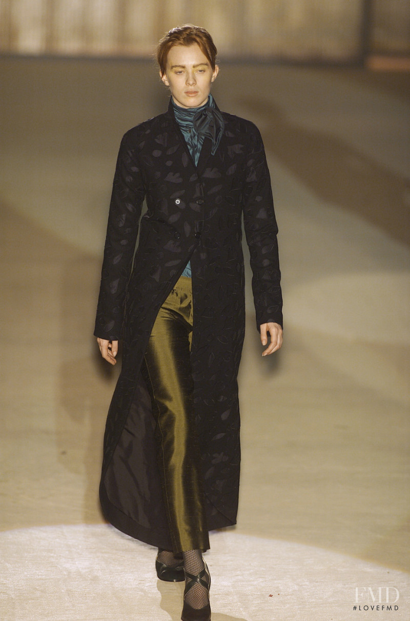 Romeo Gigli fashion show for Autumn/Winter 2001