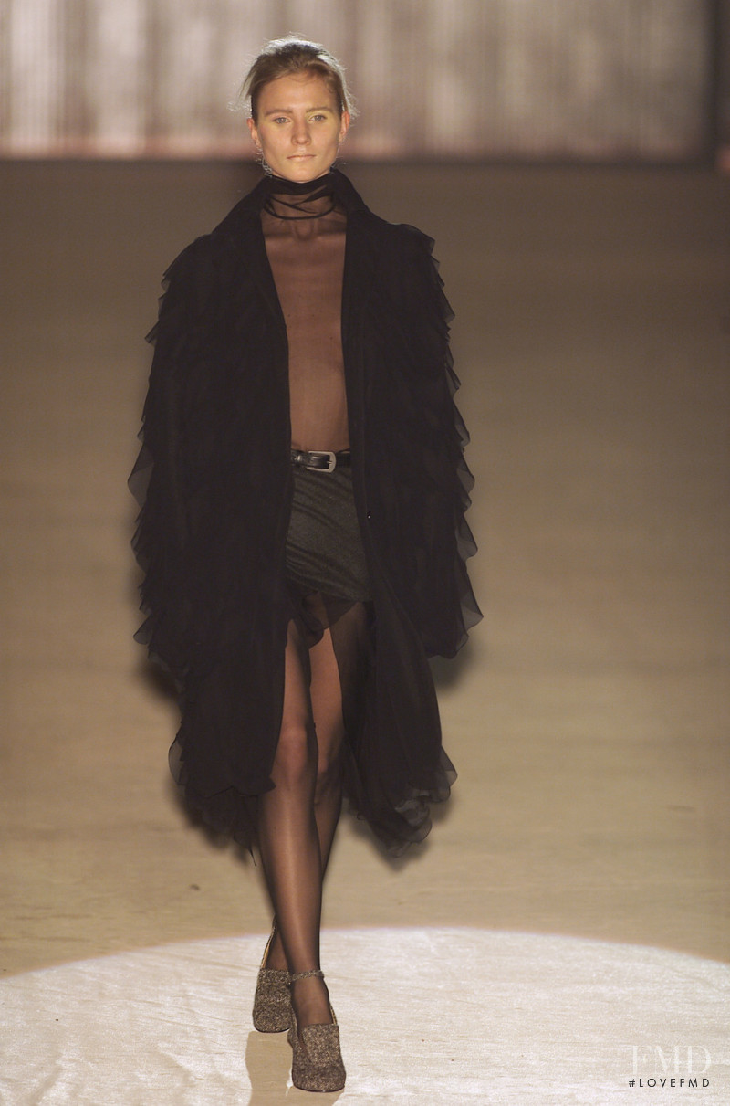 Romeo Gigli fashion show for Autumn/Winter 2001