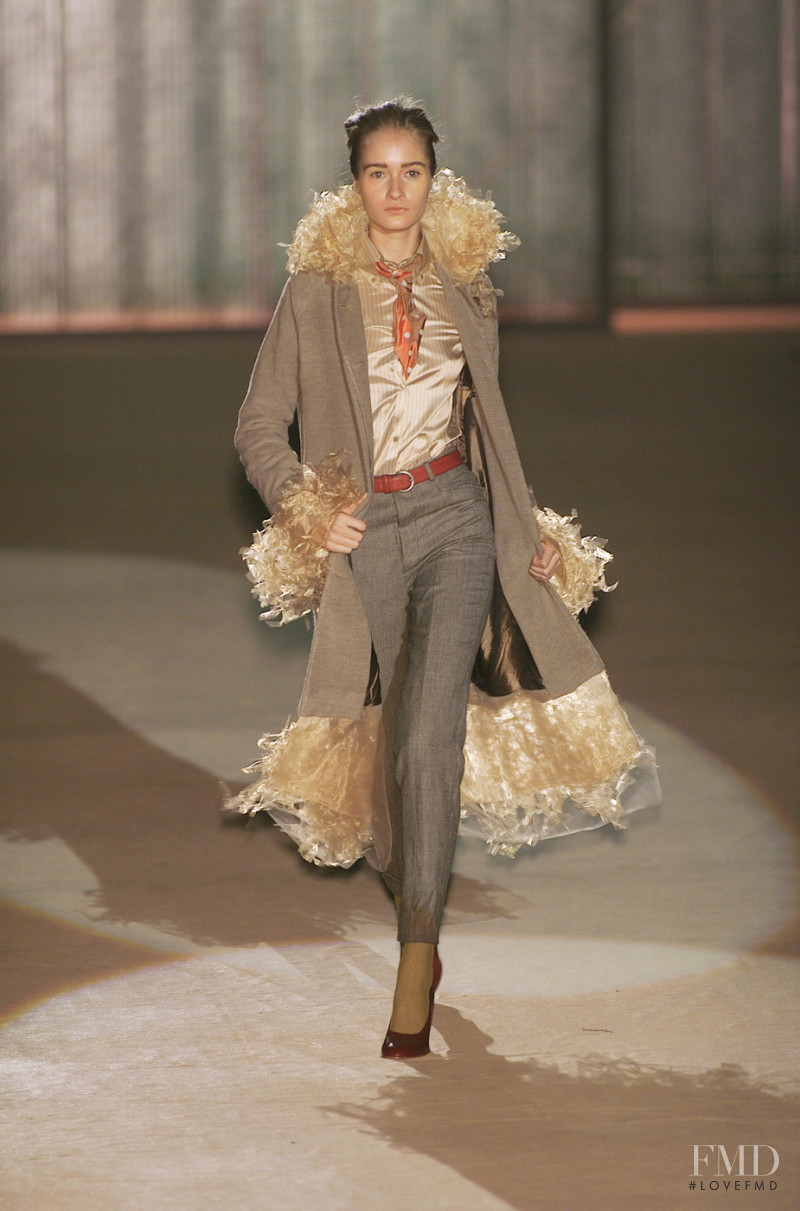 Romeo Gigli fashion show for Autumn/Winter 2001