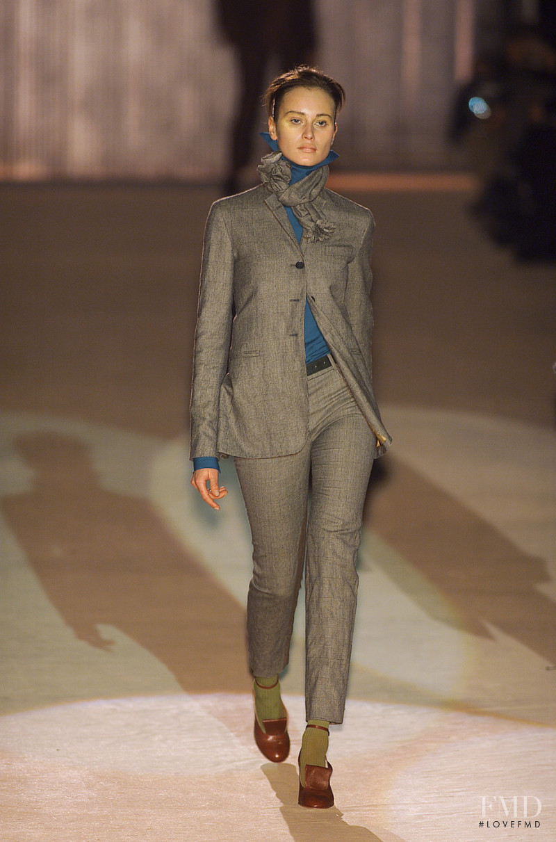 Romeo Gigli fashion show for Autumn/Winter 2001