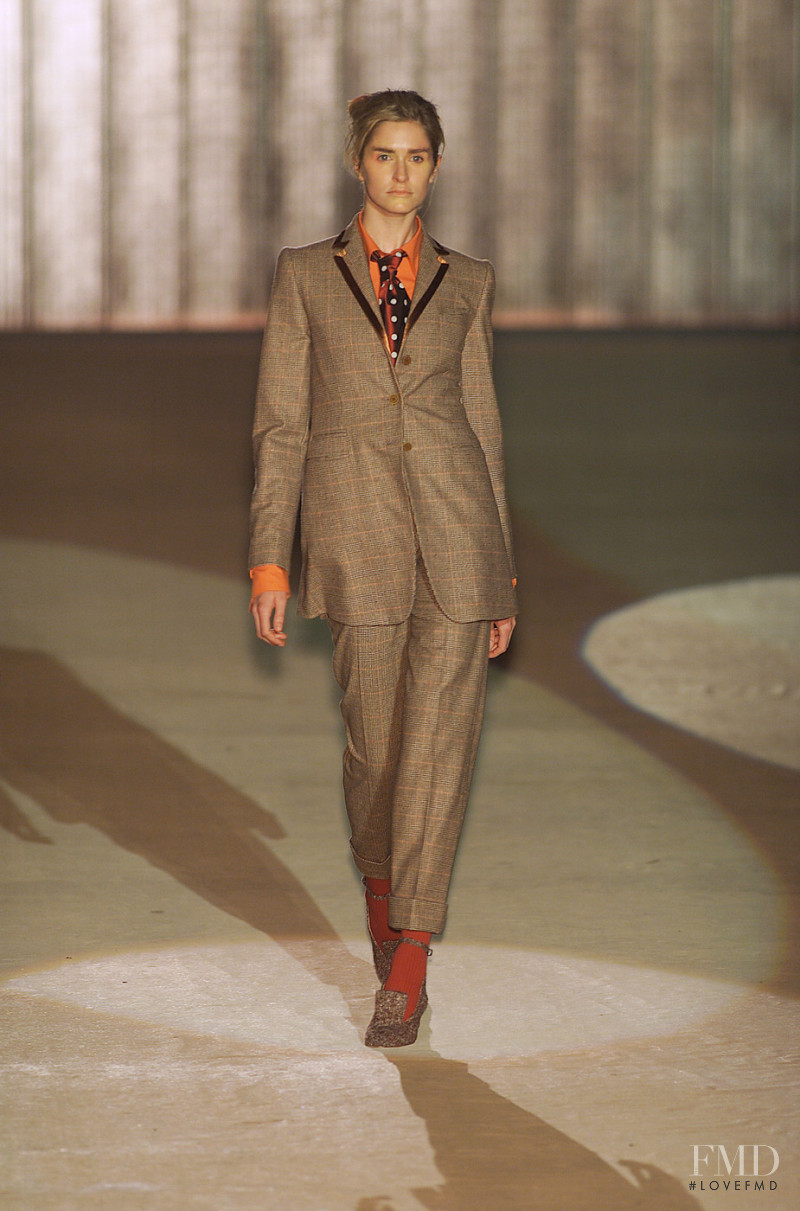 Romeo Gigli fashion show for Autumn/Winter 2001