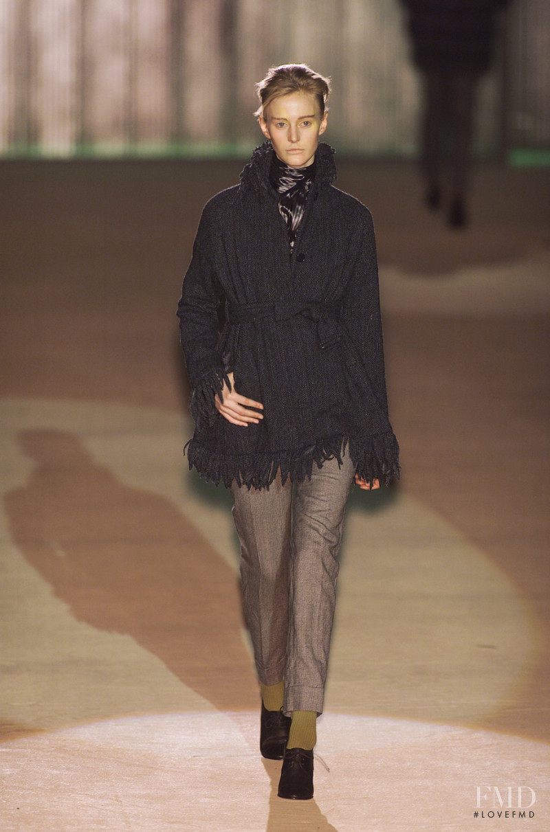 Romeo Gigli fashion show for Autumn/Winter 2001