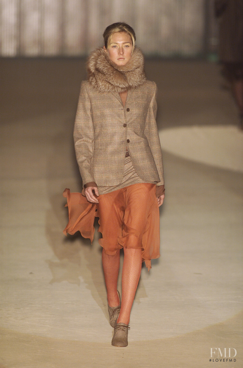 Romeo Gigli fashion show for Autumn/Winter 2001