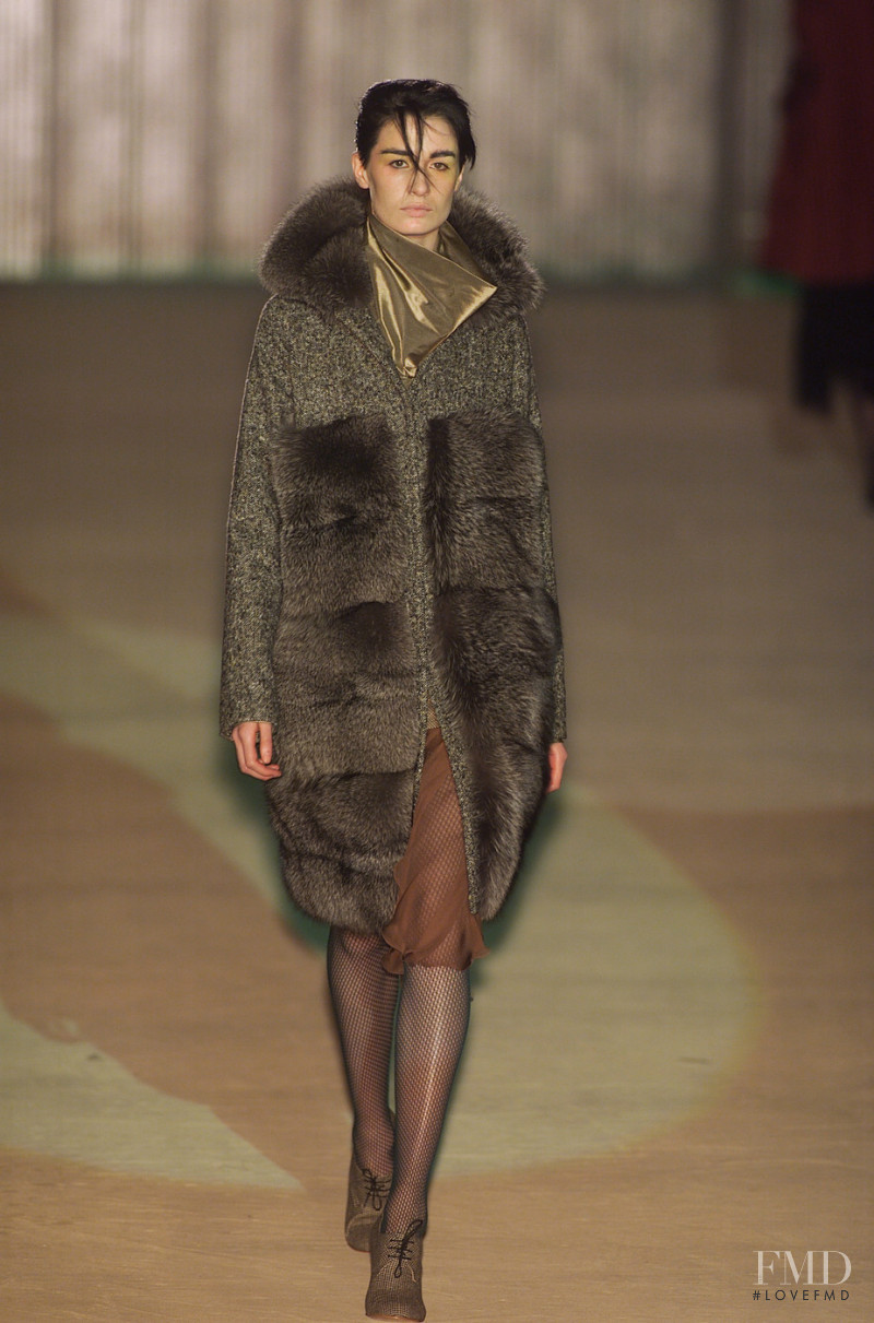 Romeo Gigli fashion show for Autumn/Winter 2001