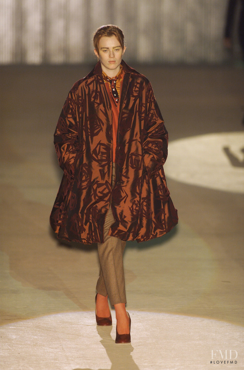 Romeo Gigli fashion show for Autumn/Winter 2001