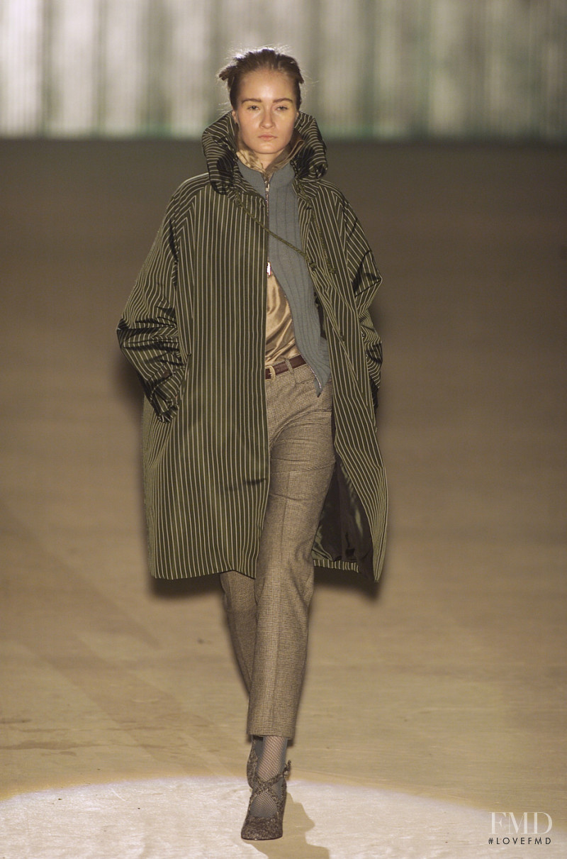 Romeo Gigli fashion show for Autumn/Winter 2001