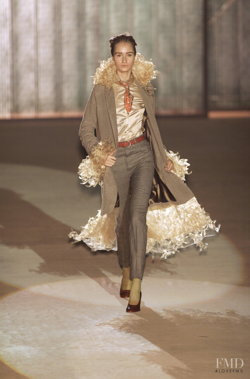 Romeo Gigli fashion show for Autumn/Winter 2001