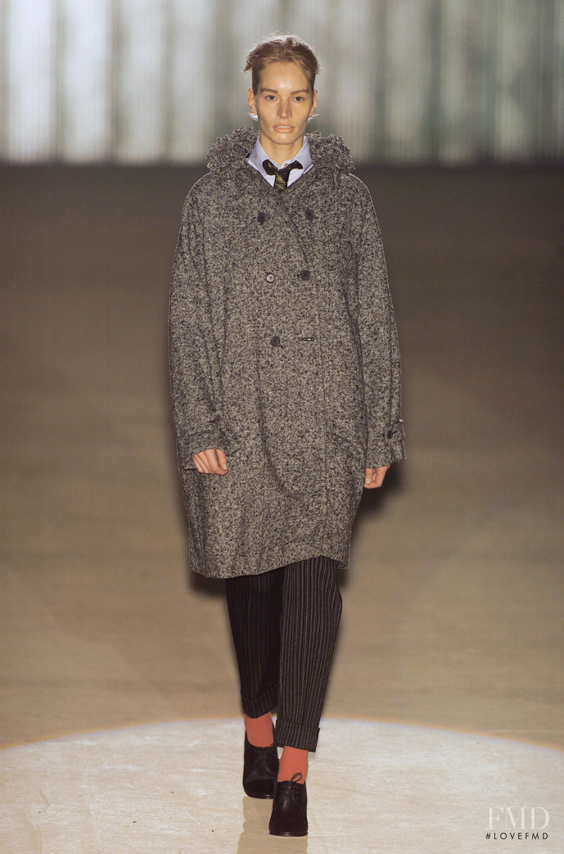 Romeo Gigli fashion show for Autumn/Winter 2001