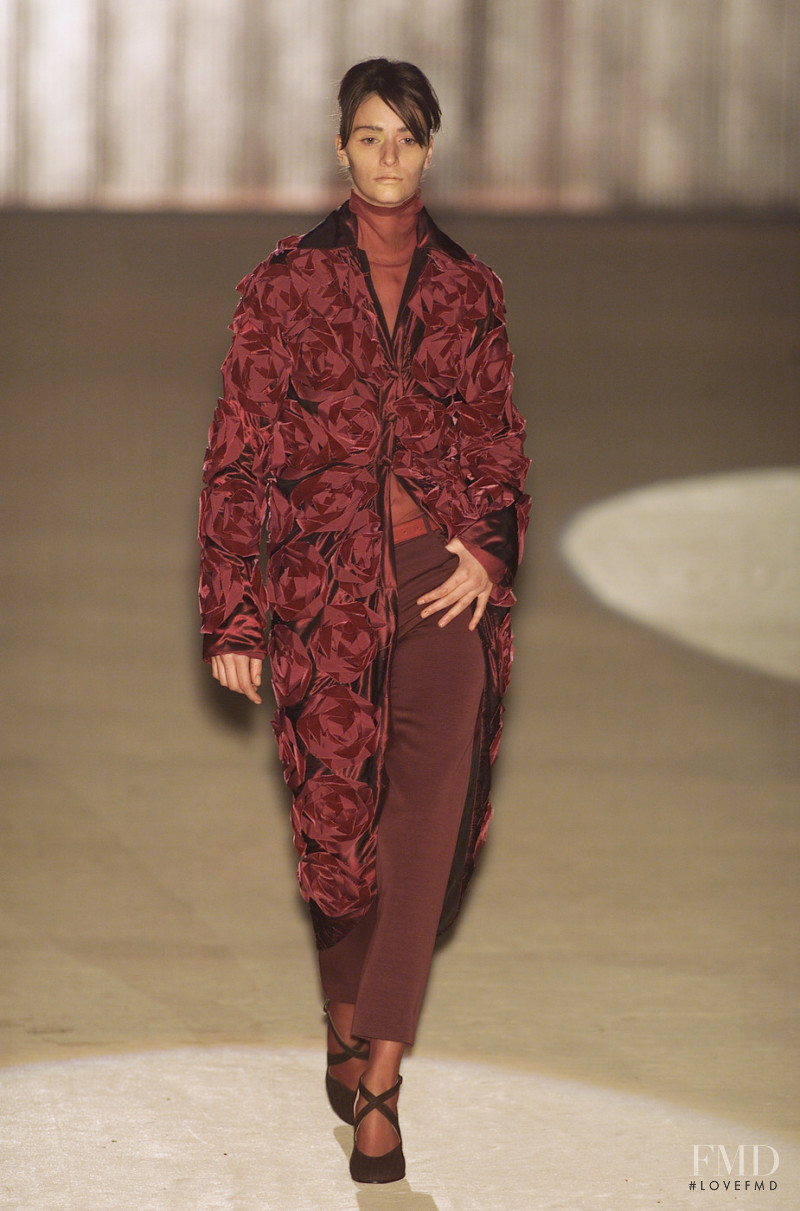 Romeo Gigli fashion show for Autumn/Winter 2001