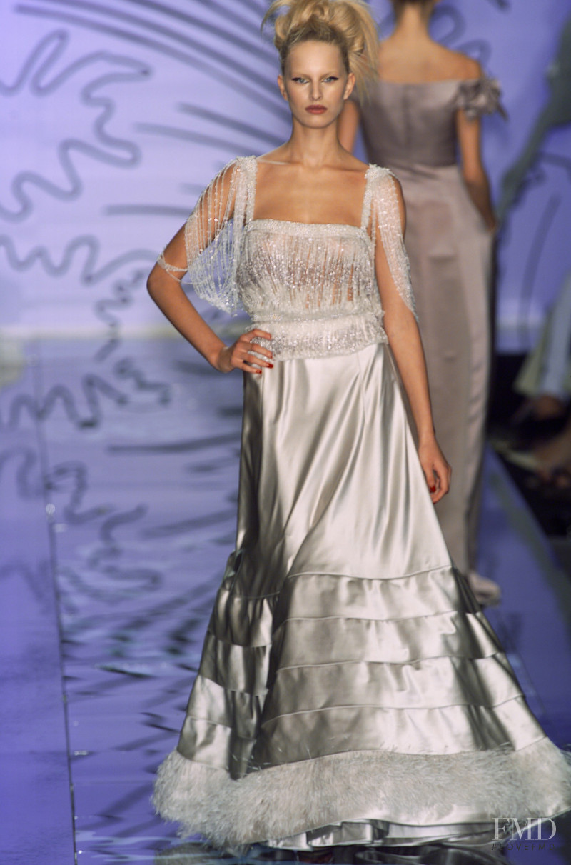 Karolina Kurkova featured in  the Valentino Couture fashion show for Autumn/Winter 2001