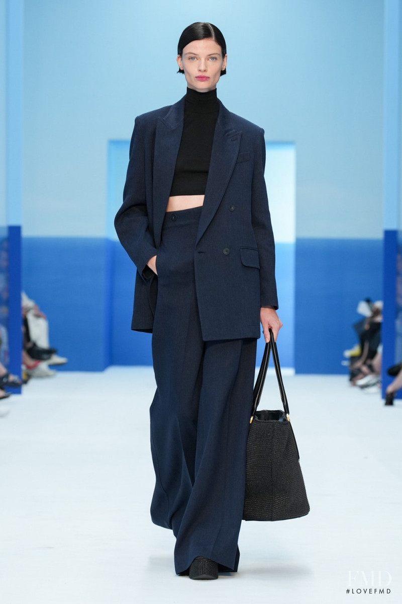 Mila van Eeten featured in  the Max Mara fashion show for Spring/Summer 2023