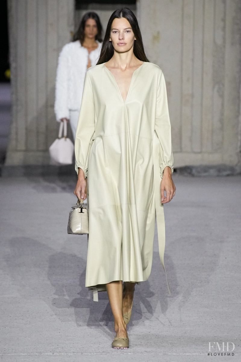 Amanda Murphy featured in  the Tod\'s fashion show for Spring/Summer 2023