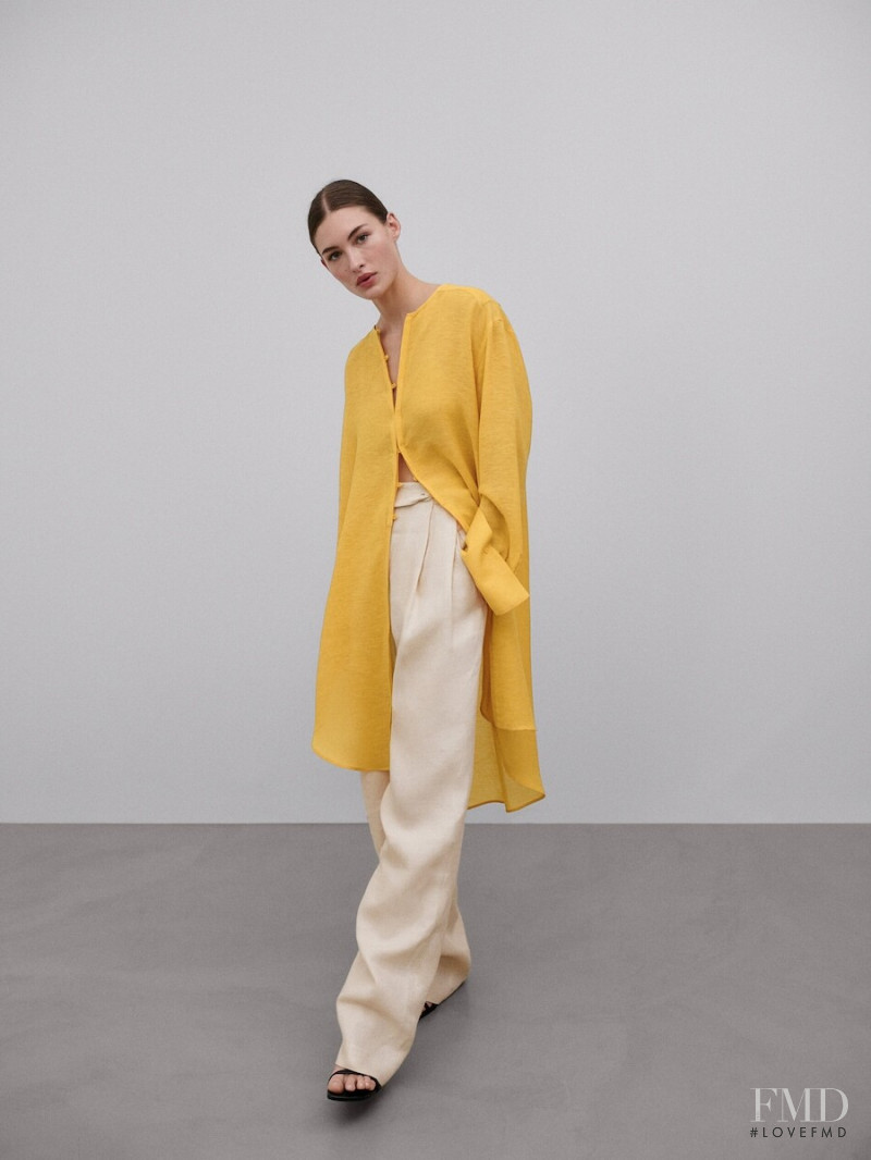 Grace Elizabeth featured in  the Massimo Dutti Limited Edition lookbook for Spring/Summer 2022