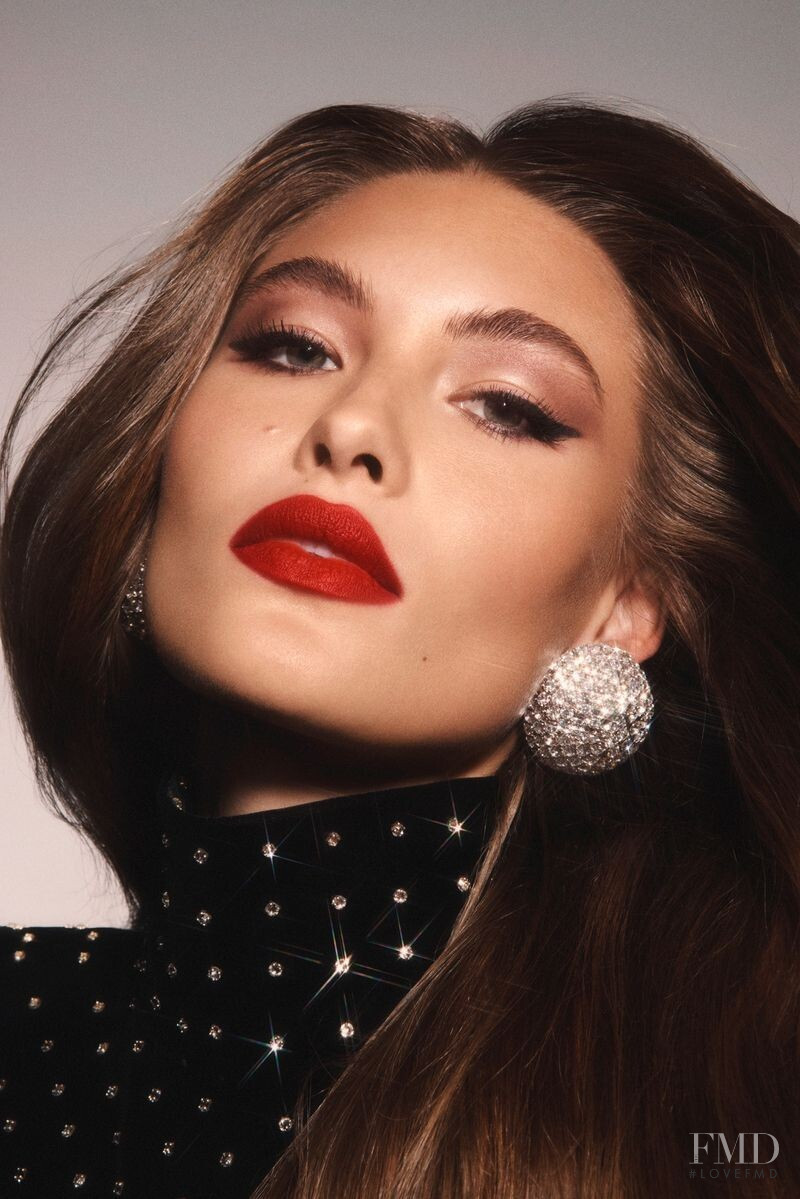 Grace Elizabeth featured in  the Estée Lauder advertisement for Spring/Summer 2022