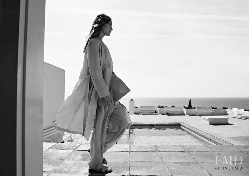 Grace Elizabeth featured in  the Massimo Dutti Waiting For You advertisement for Summer 2020