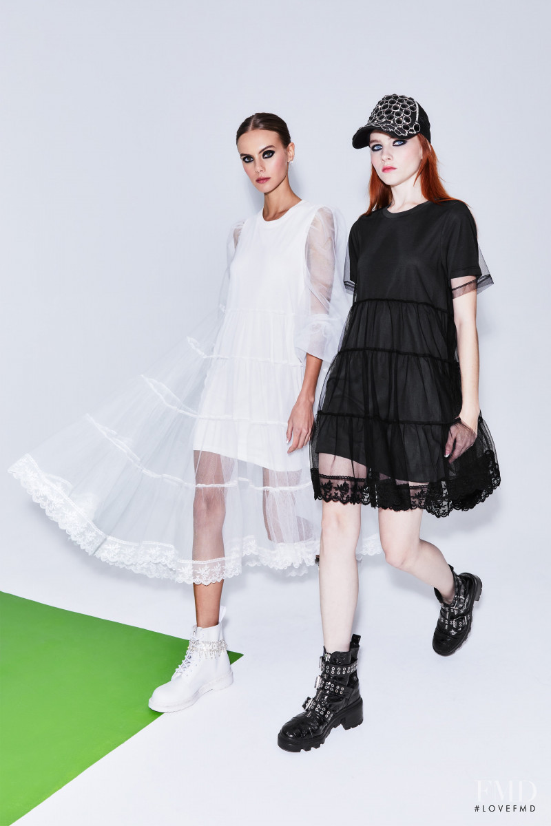 Alice + Olivia lookbook for Spring/Summer 2023