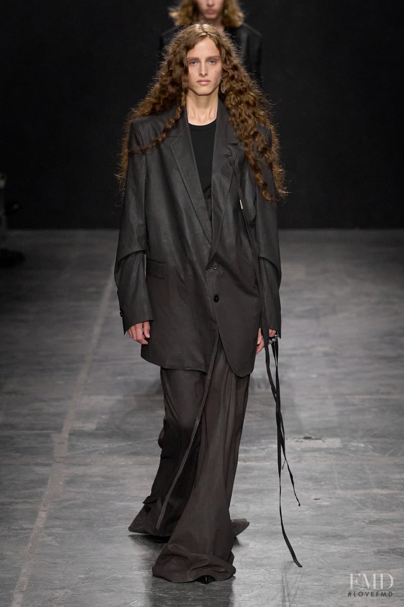 Ann Demeulemeester fashion show for Spring/Summer 2023