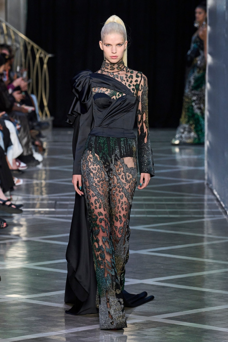 Olivia Parsons featured in  the Halpern fashion show for Spring/Summer 2023