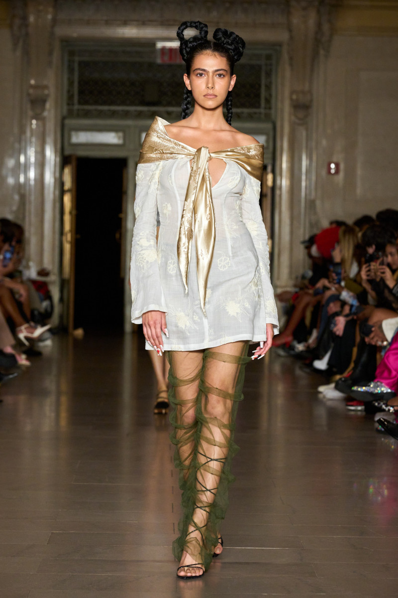 Arantza Goett featured in  the Kim Shui fashion show for Spring/Summer 2023