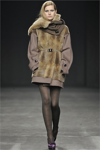Cato van Ee featured in  the Les Copains fashion show for Autumn/Winter 2009
