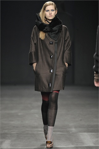 Cato van Ee featured in  the Les Copains fashion show for Autumn/Winter 2009