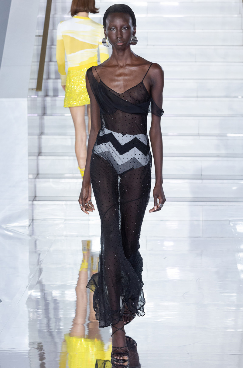 Alay Deng featured in  the Missoni fashion show for Spring/Summer 2023